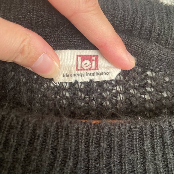 L.E.I. Knit Sweater - Picture 3 of 4